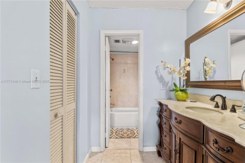 Condo in Lauderhill, Florida, 1 bedroom  № 1863599 - photo 6