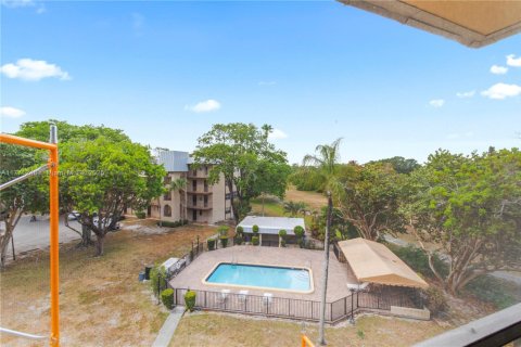 Condo in Lauderhill, Florida, 1 bedroom  № 1863599 - photo 10
