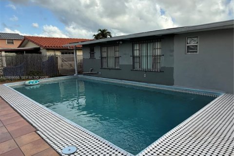 Casa en alquiler en Miami, Florida, 2 dormitorios, 170.2 m2 № 2030603 - foto 26