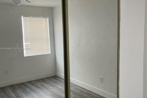 Casa en alquiler en Miami, Florida, 2 dormitorios, 170.2 m2 № 2030603 - foto 13