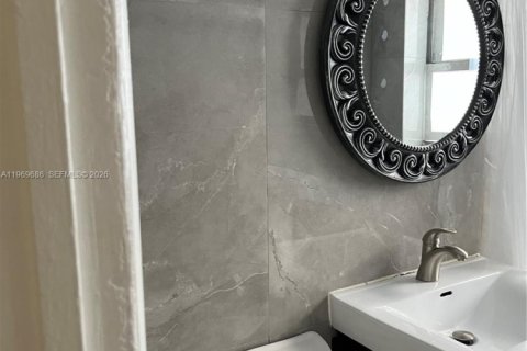 Casa en alquiler en Miami, Florida, 2 dormitorios, 170.2 m2 № 2030603 - foto 18