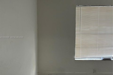 Casa en alquiler en Miami, Florida, 2 dormitorios, 170.2 m2 № 2030603 - foto 6