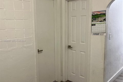 Casa en alquiler en Miami, Florida, 2 dormitorios, 170.2 m2 № 2030603 - foto 10