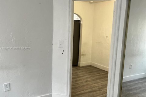 Casa en alquiler en Miami, Florida, 2 dormitorios, 170.2 m2 № 2030603 - foto 16