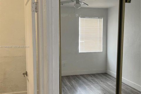 Casa en alquiler en Miami, Florida, 2 dormitorios, 170.2 m2 № 2030603 - foto 14