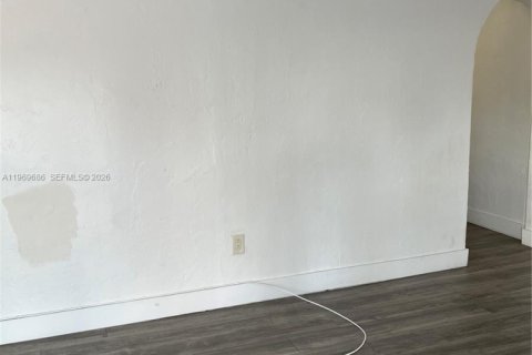 Casa en alquiler en Miami, Florida, 2 dormitorios, 170.2 m2 № 2030603 - foto 4