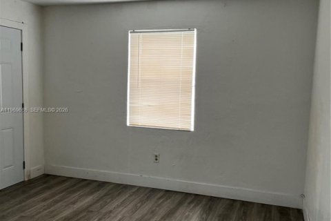 Casa en alquiler en Miami, Florida, 2 dormitorios, 170.2 m2 № 2030603 - foto 7