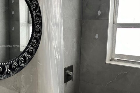 Casa en alquiler en Miami, Florida, 2 dormitorios, 170.2 m2 № 2030603 - foto 19