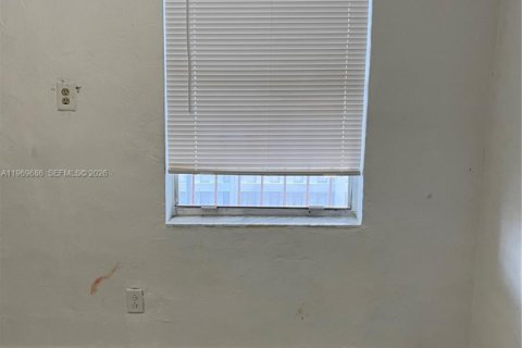 Casa en alquiler en Miami, Florida, 2 dormitorios, 170.2 m2 № 2030603 - foto 22