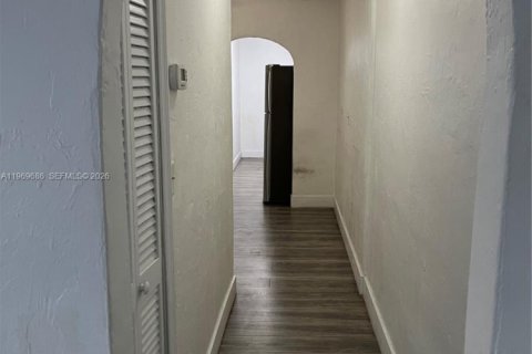 Casa en alquiler en Miami, Florida, 2 dormitorios, 170.2 m2 № 2030603 - foto 8