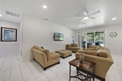 House in Orlando, Florida 5 bedrooms, 278.71 sq.m. № 1919105 - photo 11