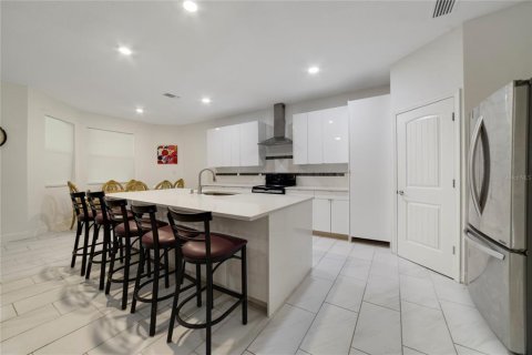 House in Orlando, Florida 5 bedrooms, 278.71 sq.m. № 1919105 - photo 7
