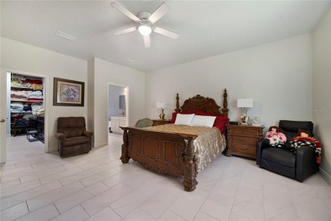 House in Orlando, Florida 5 bedrooms, 278.71 sq.m. № 1919105 - photo 8