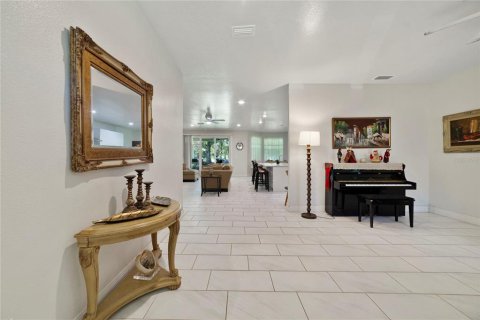 House in Orlando, Florida 5 bedrooms, 278.71 sq.m. № 1919105 - photo 4