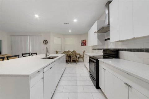 House in Orlando, Florida 5 bedrooms, 278.71 sq.m. № 1919105 - photo 5