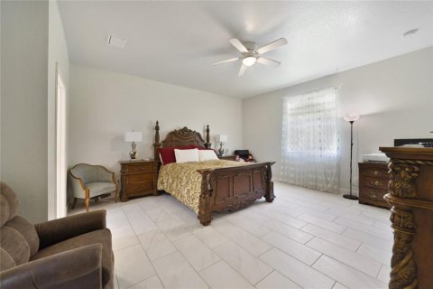 House in Orlando, Florida 5 bedrooms, 278.71 sq.m. № 1919105 - photo 9