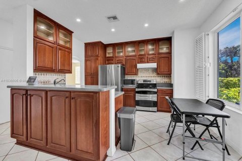 House in Weston, Florida 4 bedrooms, 194.26 sq.m. № 1820054 - photo 5