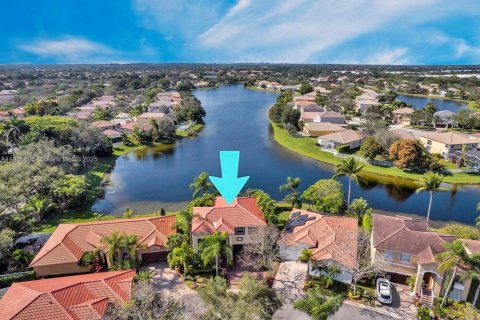 House in Weston, Florida 4 bedrooms, 194.26 sq.m. № 1820054 - photo 2