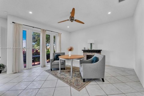 House in Weston, Florida 4 bedrooms, 194.26 sq.m. № 1820054 - photo 27