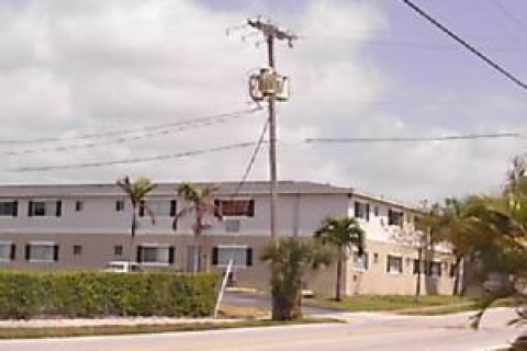 Condo in Lake Worth, Florida, 2 bedrooms  № 1231332 - photo 1