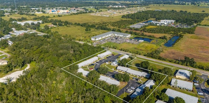Commercial property in Arcadia, Florida 56 bedrooms, 2321.35 sq.m. № 2101593