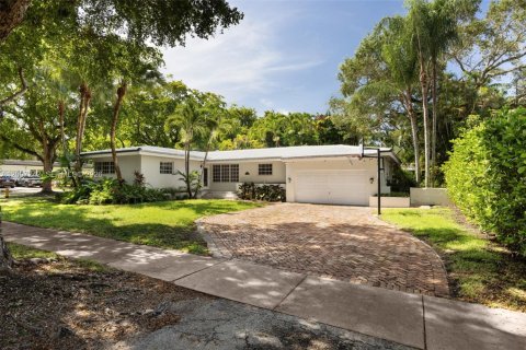 House in Coral Gables, Florida 3 bedrooms, 169.64 sq.m. № 2076603 - photo 6