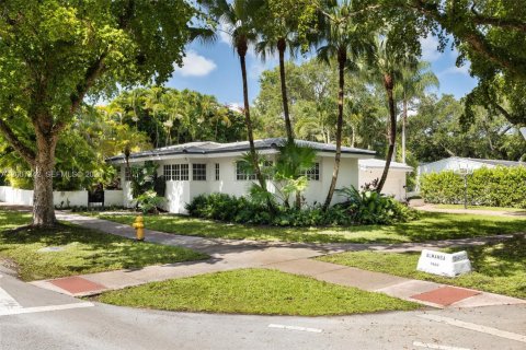 House in Coral Gables, Florida 3 bedrooms, 169.64 sq.m. № 2076603 - photo 2