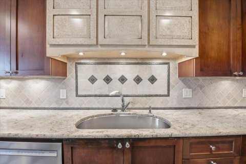 Casa en venta en Tampa, Florida, 4 dormitorios, 431.35 m2 № 2128040 - foto 16