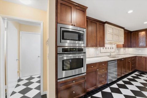 Casa en venta en Tampa, Florida, 4 dormitorios, 431.35 m2 № 2128040 - foto 22