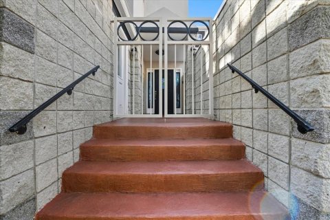 Casa en venta en Tampa, Florida, 4 dormitorios, 431.35 m2 № 2128040 - foto 4