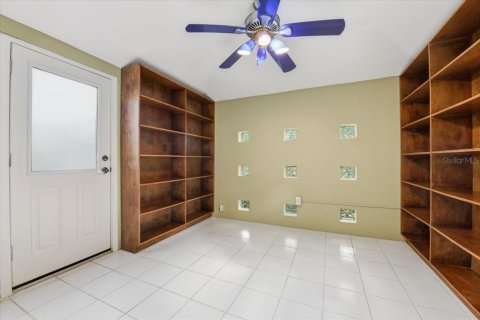 Casa en venta en Tampa, Florida, 4 dormitorios, 431.35 m2 № 2128040 - foto 25