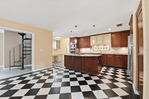 Casa en venta en Tampa, Florida, 4 dormitorios, 431.35 m2 № 2128040 - foto 17
