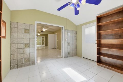 Casa en venta en Tampa, Florida, 4 dormitorios, 431.35 m2 № 2128040 - foto 24