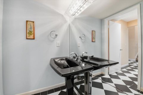 Casa en venta en Tampa, Florida, 4 dormitorios, 431.35 m2 № 2128040 - foto 27