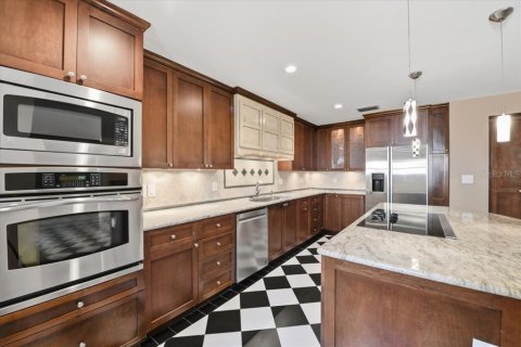 Casa en venta en Tampa, Florida, 4 dormitorios, 431.35 m2 № 2128040 - foto 21