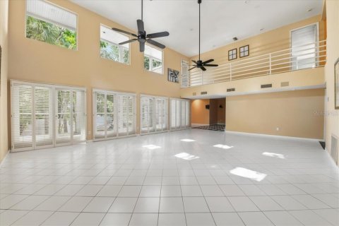 Casa en venta en Tampa, Florida, 4 dormitorios, 431.35 m2 № 2128040 - foto 10