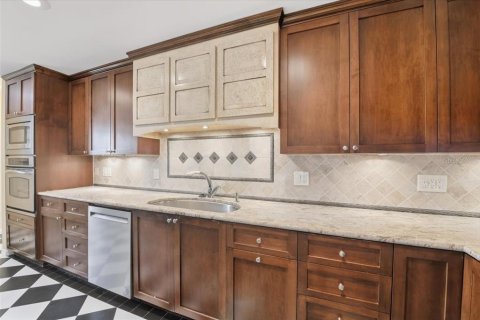 Casa en venta en Tampa, Florida, 4 dormitorios, 431.35 m2 № 2128040 - foto 18