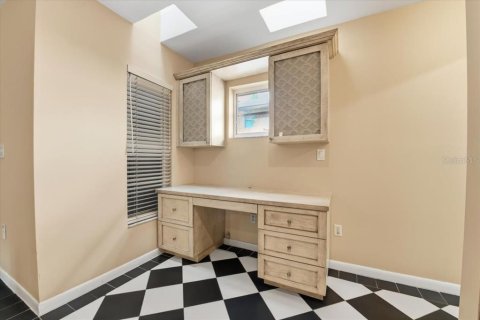Casa en venta en Tampa, Florida, 4 dormitorios, 431.35 m2 № 2128040 - foto 19