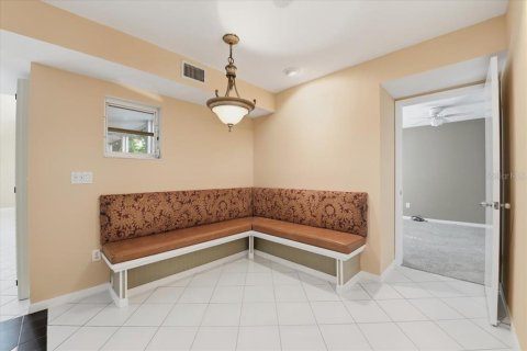 Casa en venta en Tampa, Florida, 4 dormitorios, 431.35 m2 № 2128040 - foto 12