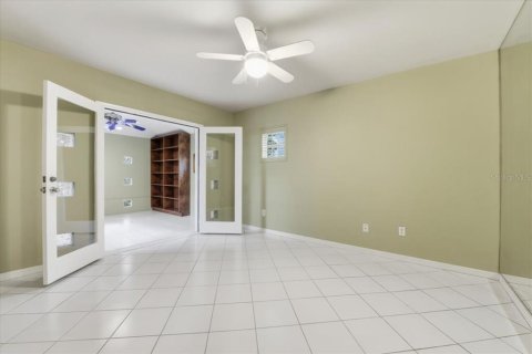 Casa en venta en Tampa, Florida, 4 dormitorios, 431.35 m2 № 2128040 - foto 30