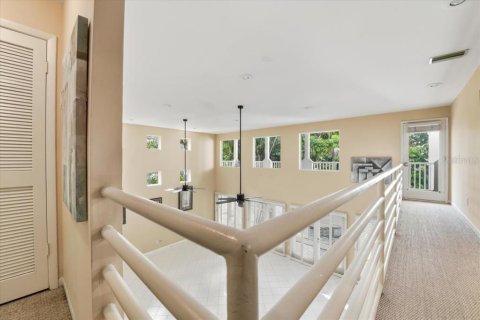 Casa en venta en Tampa, Florida, 4 dormitorios, 431.35 m2 № 2128040 - foto 28