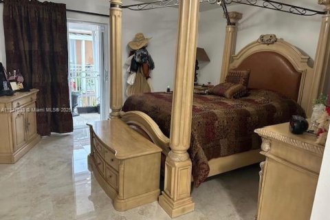 Adosado en venta en Hialeah, Florida, 2 dormitorios, 103.12 m2 № 1922696 - foto 20