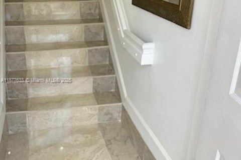 Adosado en venta en Hialeah, Florida, 2 dormitorios, 103.12 m2 № 1922696 - foto 5