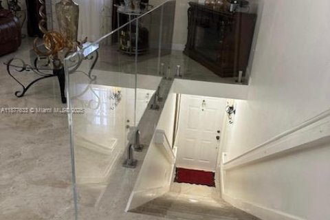 Adosado en venta en Hialeah, Florida, 2 dormitorios, 103.12 m2 № 1922696 - foto 10
