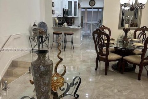 Adosado en venta en Hialeah, Florida, 2 dormitorios, 103.12 m2 № 1922696 - foto 12