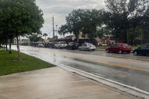 Adosado en venta en Hialeah, Florida, 2 dormitorios, 103.12 m2 № 1922696 - foto 4