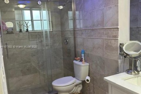 Adosado en venta en Hialeah, Florida, 2 dormitorios, 103.12 m2 № 1922696 - foto 18