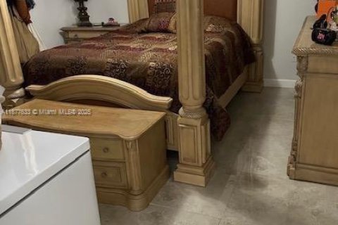 Adosado en venta en Hialeah, Florida, 2 dormitorios, 103.12 m2 № 1922696 - foto 17