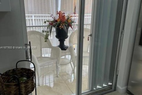 Adosado en venta en Hialeah, Florida, 2 dormitorios, 103.12 m2 № 1922696 - foto 16