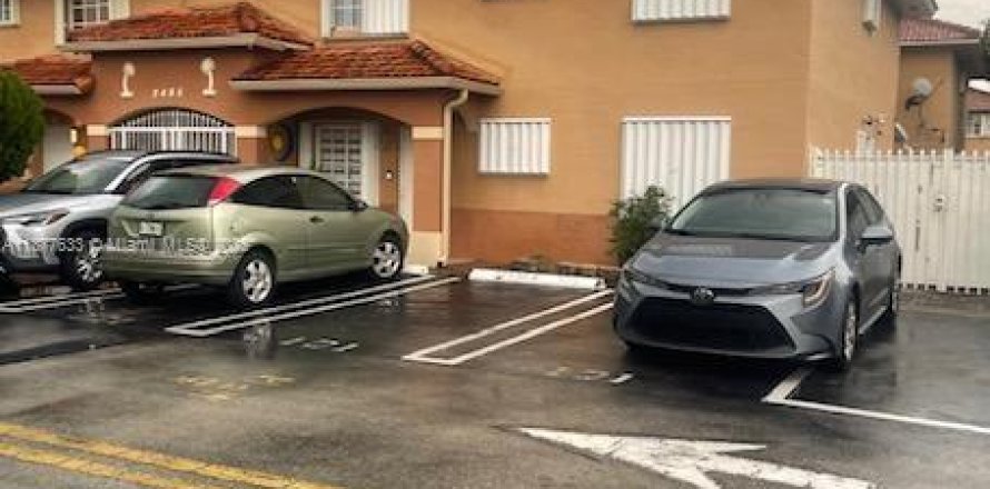 Adosado en Hialeah, Florida 2 dormitorios, 103.12 m2 № 1922696